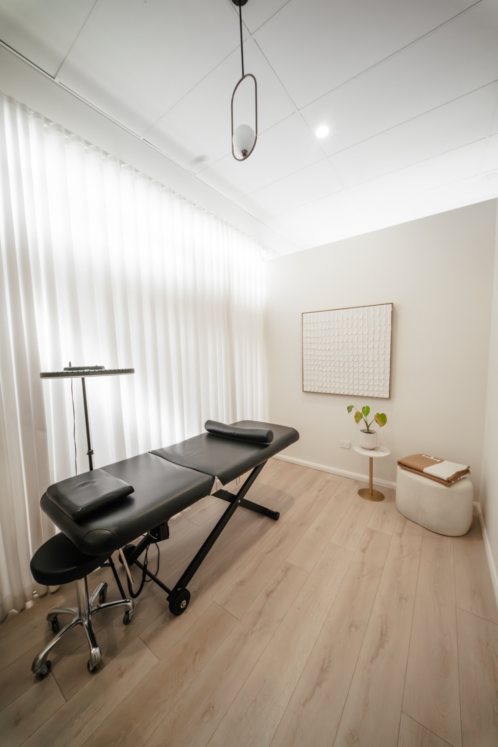 Lash treatment suite