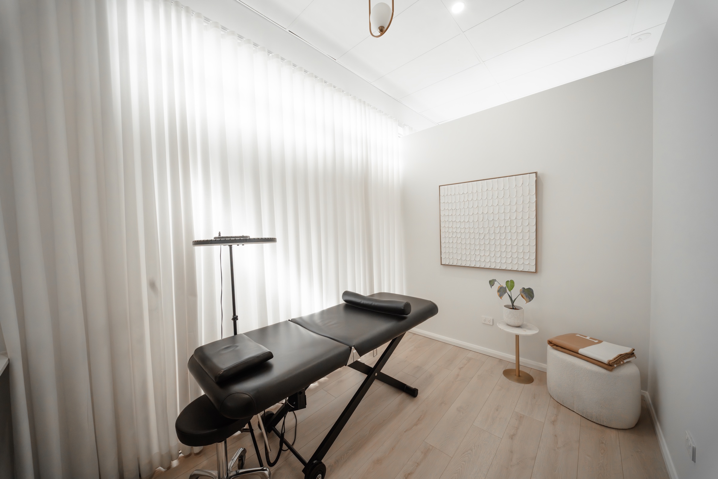 Lash treatment suite