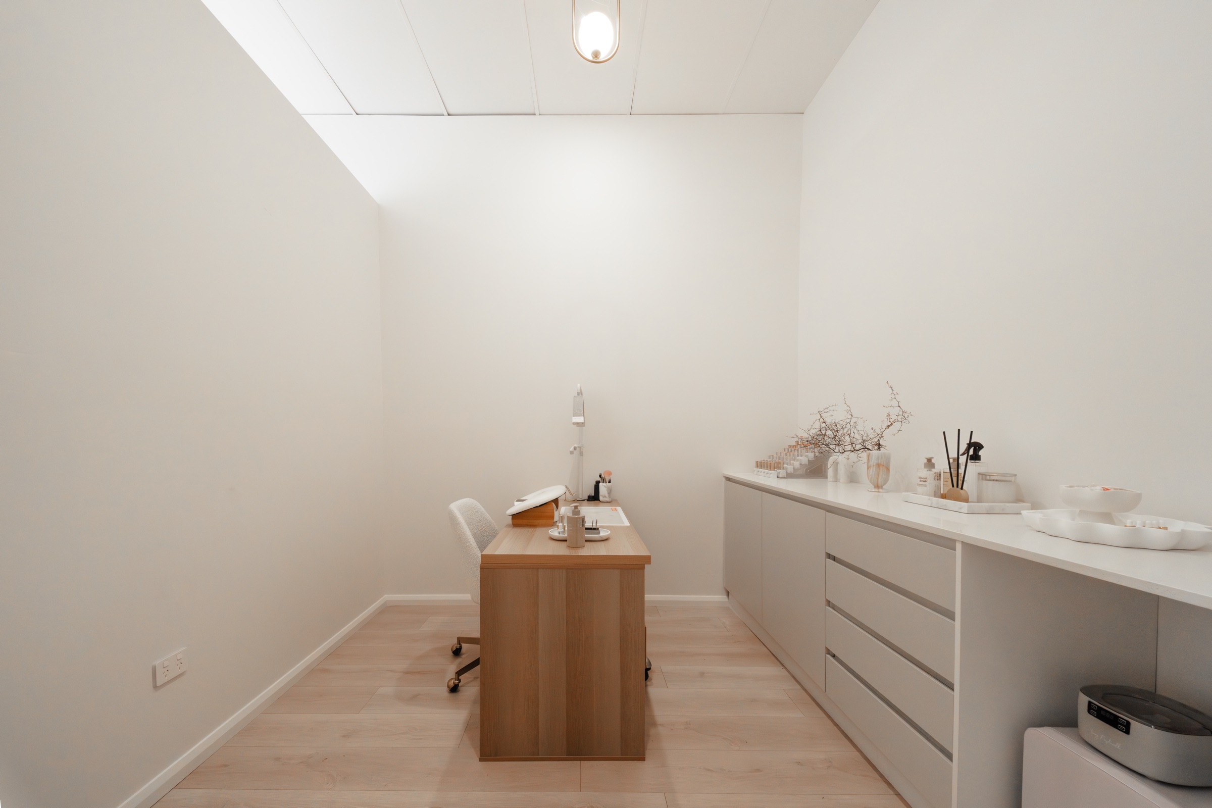 Nail treatment room
