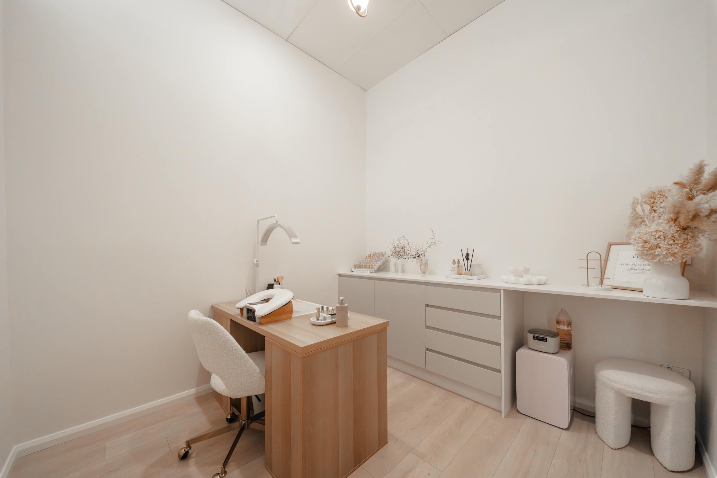 Nail studio