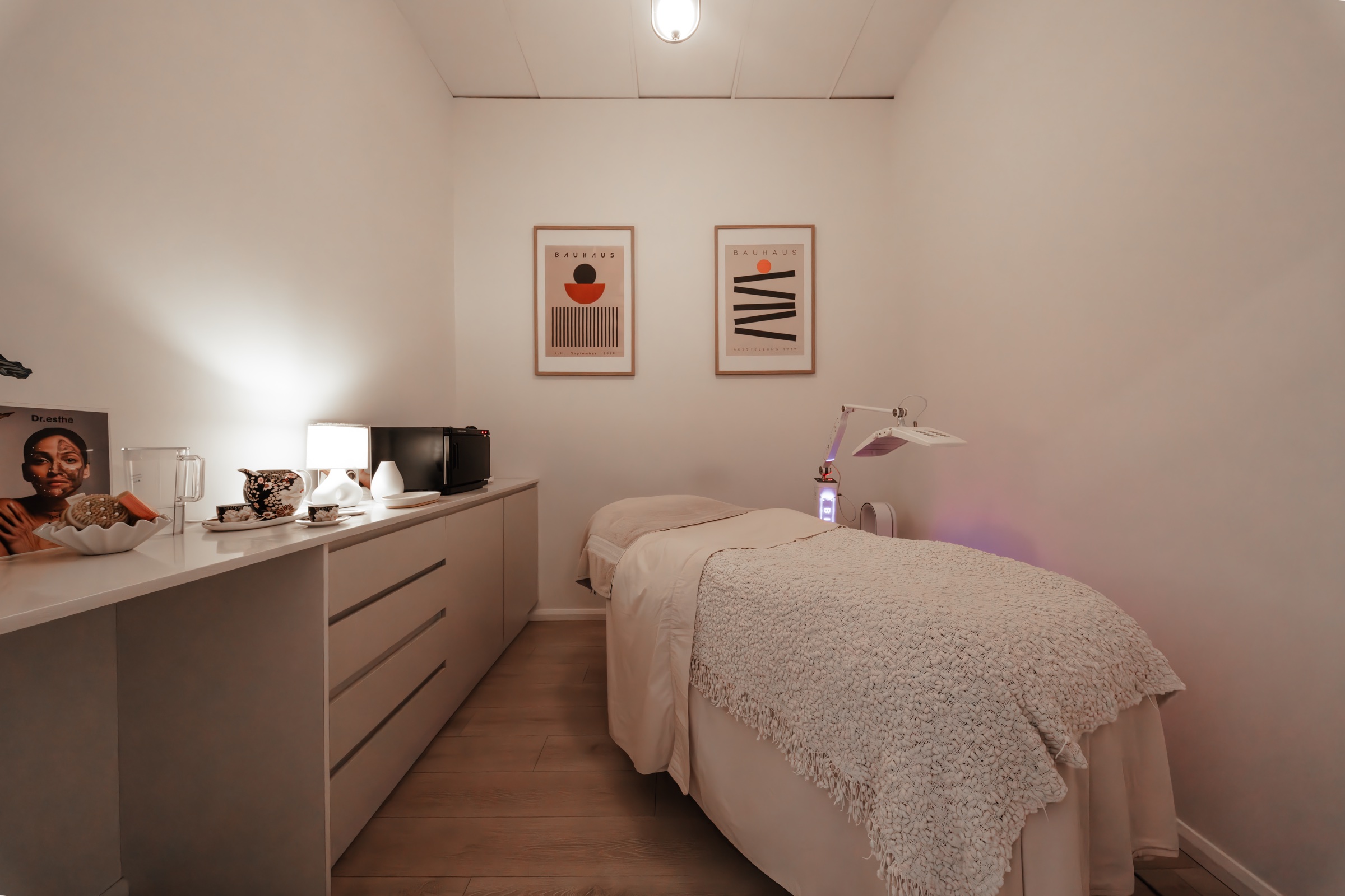 Skin treatment room